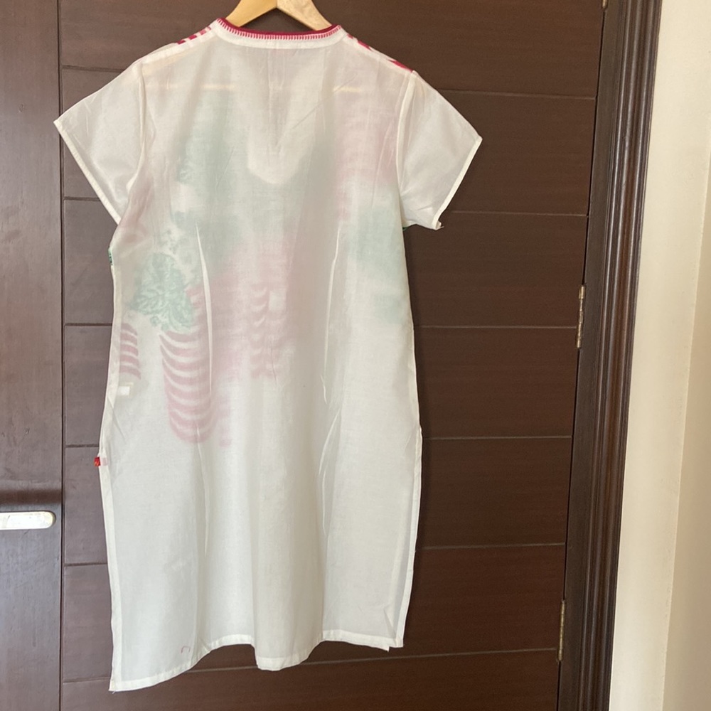 W (New without tag) off white printed short kurta, size (16) xxl - Picture 3 of 5